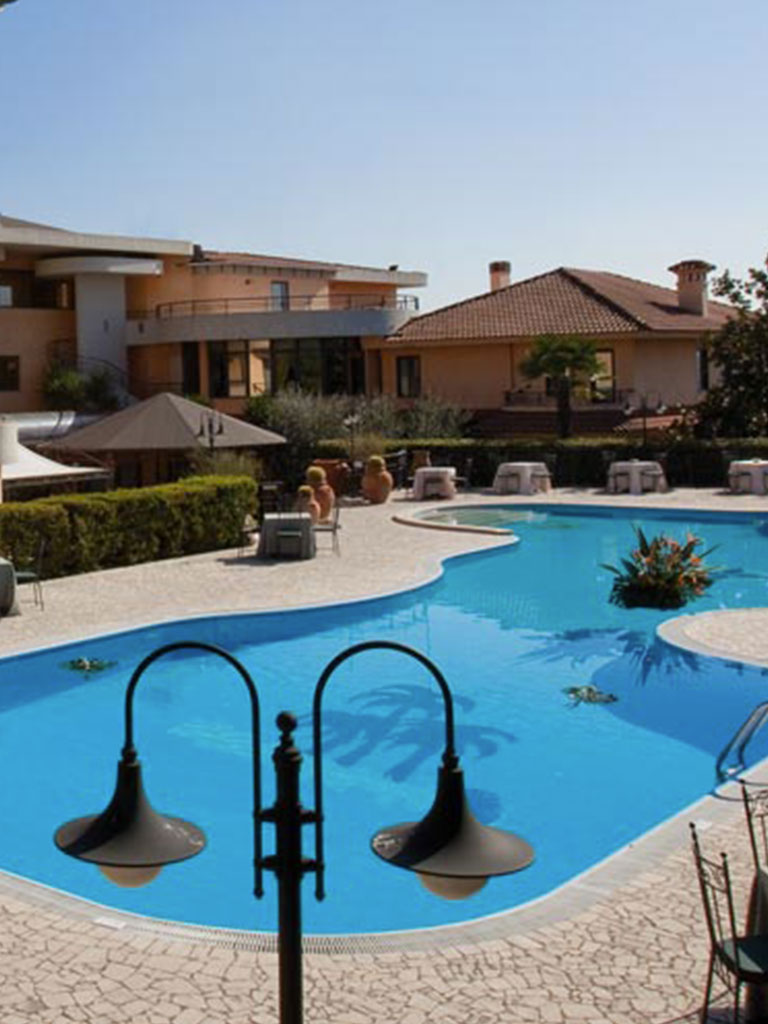 albergo-uliveto-homepage-piscina